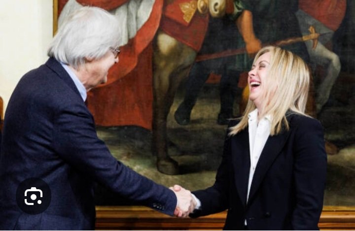 Sgarbi è condannato per truffa ai danni dello Stato, indagato per riciclaggio di beni culturali, per reati tributari, per sottrazione fraudolenta e deve 700mila € al Fisco.
Ma Meloni lo riabilita e lo candida alle Europee.
PERCHÉ SE NON SEI UN DELINQUENTE NON SEI NESSUNO!