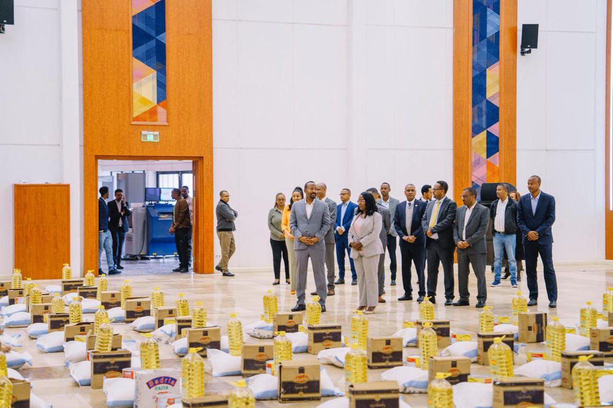 PMEthiopia's tweet photo. On the occasion of the upcoming holiday, Prime Minister @AbiyAhmedAli shared food items with low income staff members of the Office of the Prime Minister and also with orphaned children the PMO is helping to raise. 

#PMOEthiopia https://t.co/fJ0NpMZfr8