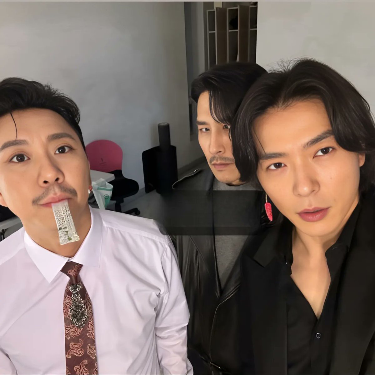 New selfie update with Diva expression 💅
#kimjaewook #kimjaeuck #jaeuck #kimjaeuck #jaewook #jaeuck #jaewookkim #jaeuckkim #キムジェウク #DeathsGame #coffeeprince #antiquebakery #temperatureoflove  #motaegu #nohsunki #parkjungwoo #minsunwoo #김재욱  #pagwa #damagedfruit