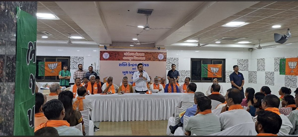BCCI Secretary Jay Shah conducting and addressing BJP booth pramukh meeting in his father’s constituency Gandhinagar.

Wasn’t Amit Shah claiming his son has nothing to do with politics as BJP doesn’t believe in pariwarwaad?