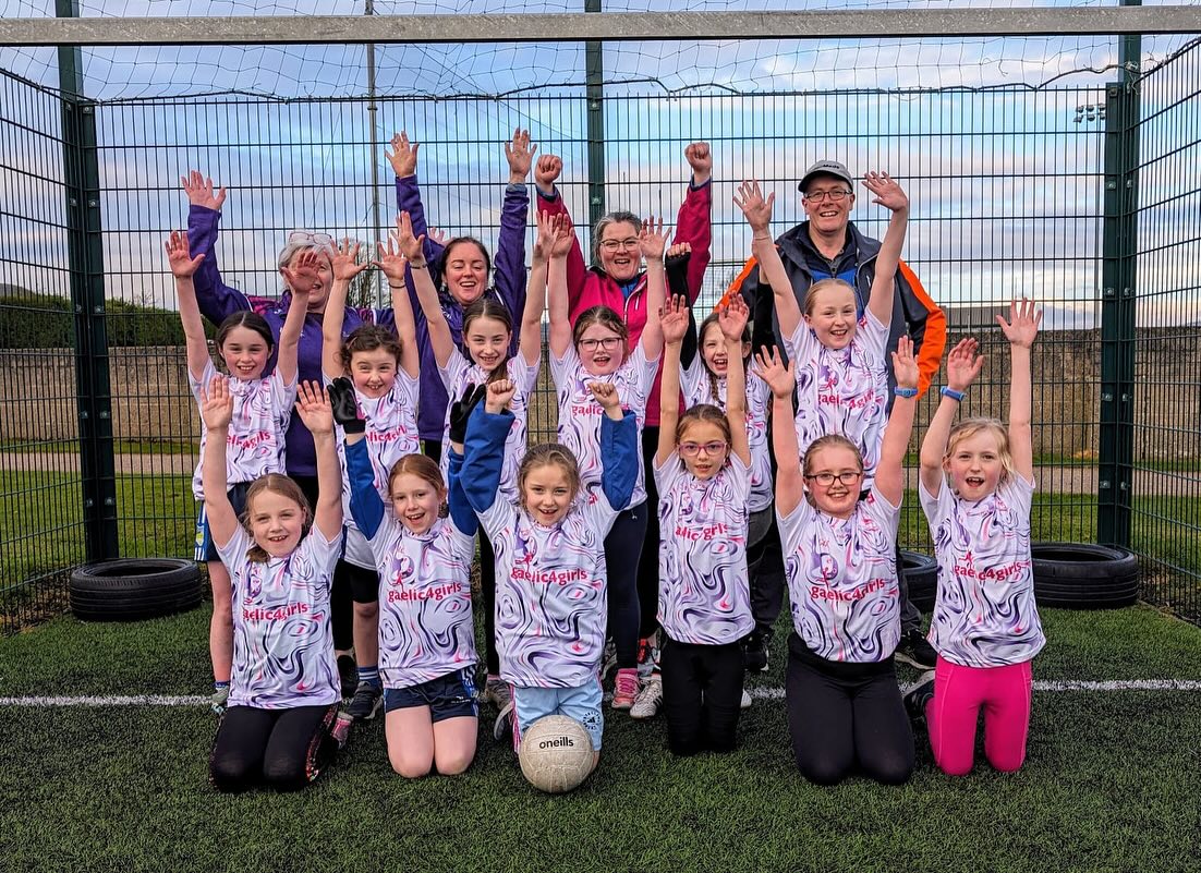 Another club pictured in their #gaelic4girls jerseys 🤩🤩 @RocheEmmets @LadiesFootball 📸 Make sure to tag us in your photos if you received one.