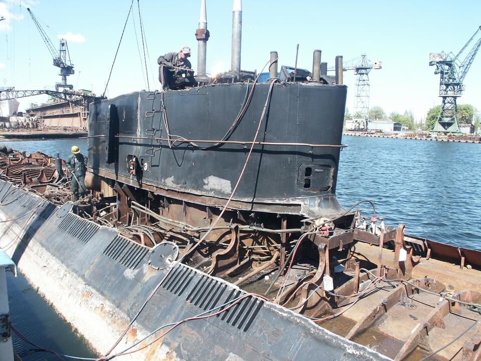 Scrapping of ORP WOLF (292) a Soviet era foxtrot class submarine that served with the polish navy Posted on FB Photos by: Jarosław Ciślak