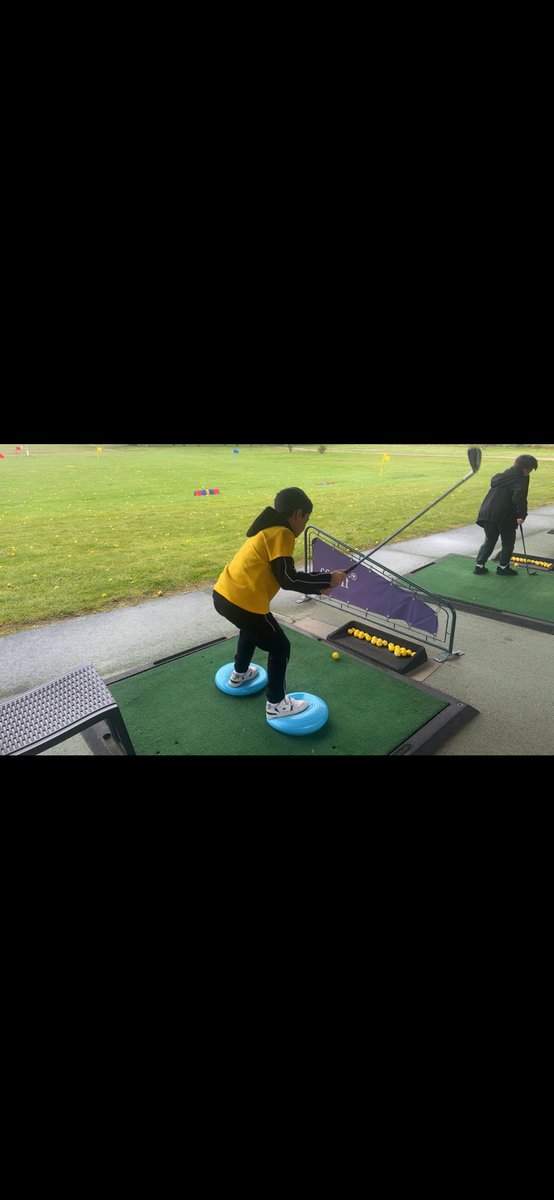 78_eps1d's tweet photo. Rencontre départementale "les jeux golf'ympiques" @GolfNational.
250 élèves du CE2 au CM2.
Au programme:
➡️ Parcours sur l'Oiselet
➡️ Ateliers de putting et d'approche
➡️ Ateliers pluridisciplinaires
➡️ Échange avec des pros
➡️ Danse des Jeux
@PatardDominique @IA_DAASEN_78 https://t.co/wlosdZHzin