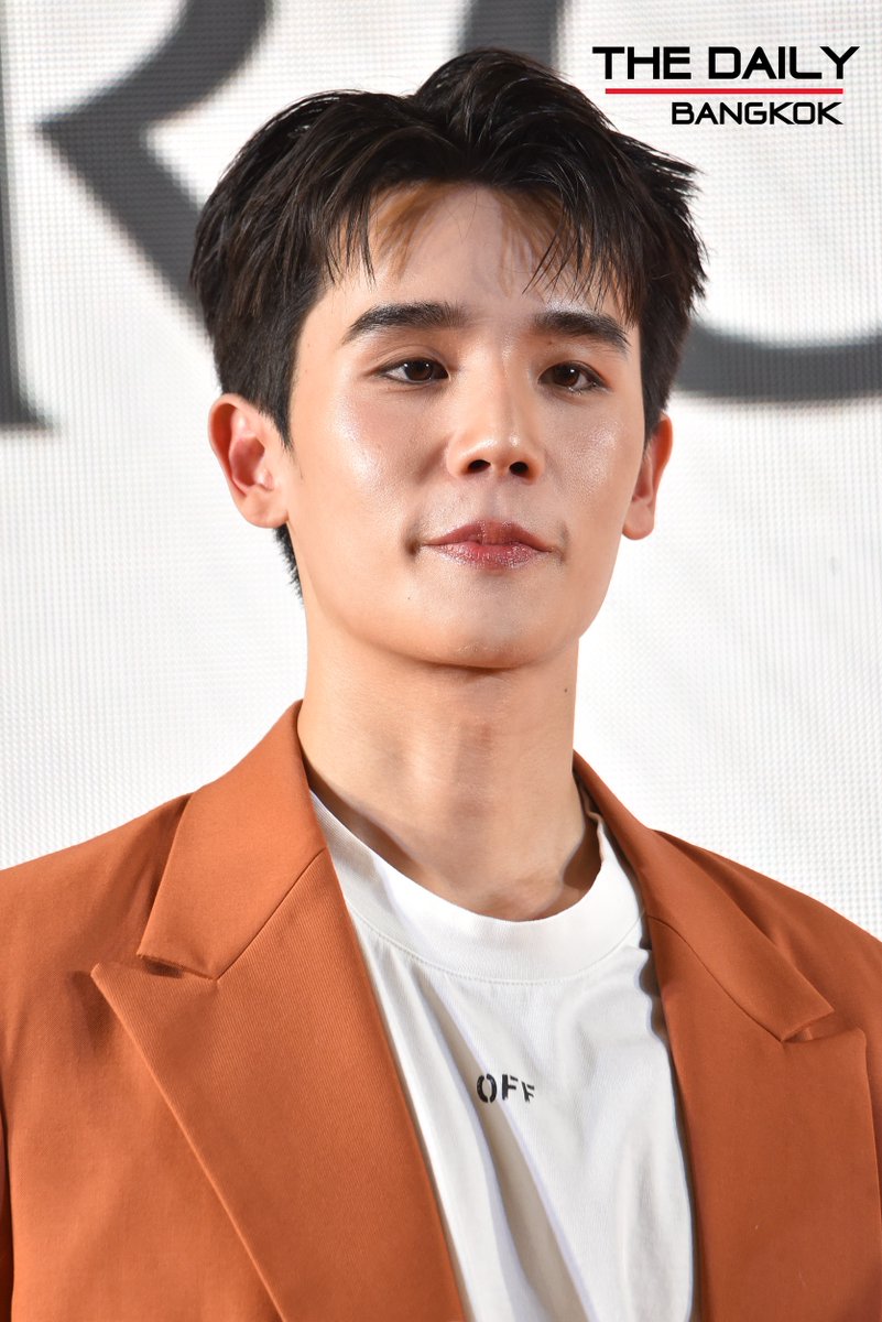 thedailybkk's tweet photo. ภาพบรรยากาศ  "จิมมี่-ซี" ในงาน "Provamed Save your skin with Jimmy" 

#jimmyyjp #sea_tawinan 
#JimmySea #จิมมี่ซี 
#ProvamedxJimmySea https://t.co/vAbslDcmZi