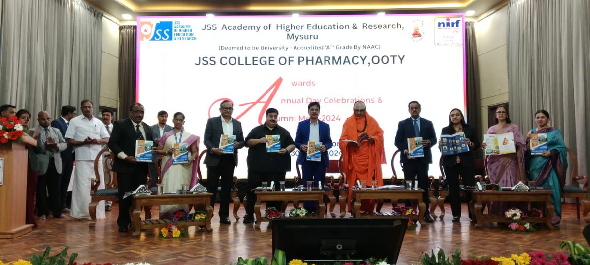 mahavidyapeetha's tweet photo. The Annual Day Celebrations &amp; Alumni Meet 2024 of the JSS College of Pharmacy, Ooty was held in the divine presence of HH Mahaswamiji on 30th April 2024. The chief guest for the event was Dr K Narayanasamy, Vice Chancellor, The Tamil Nadu Dr MGR Medical University, Chennai. https://t.co/V5bfnmwidS