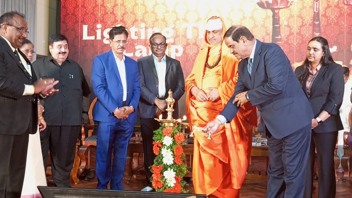 mahavidyapeetha's tweet photo. The Annual Day Celebrations &amp; Alumni Meet 2024 of the JSS College of Pharmacy, Ooty was held in the divine presence of HH Mahaswamiji on 30th April 2024. The chief guest for the event was Dr K Narayanasamy, Vice Chancellor, The Tamil Nadu Dr MGR Medical University, Chennai. https://t.co/V5bfnmwidS