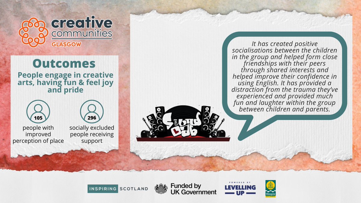 An example of the great work #CreativeCommunitiesGlasgow support 👇 A project worker supporting young Ukranian refugees discussing their experience of sessions delivered by The @TheSoundLab_Gla