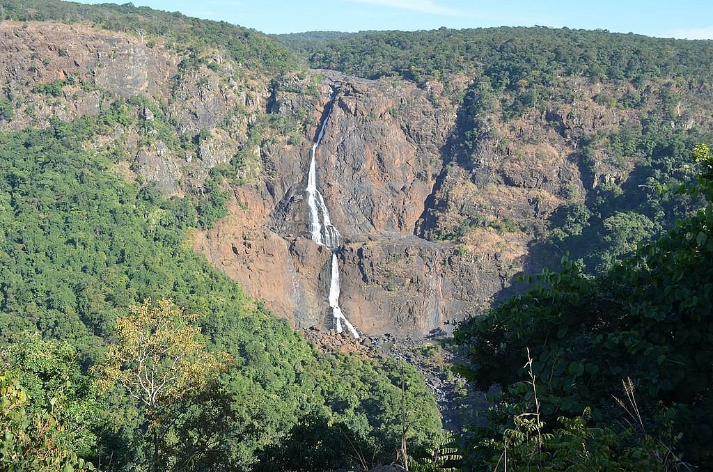 2. Barehipani Falls, Odisha
Situated in the Mayurbhanj district of #Odisha, Barehipani Falls cascades from a height of 399 meters (1,309 feet). This tiered waterfall, surrounded by unspoiled #NaturalBeauty, provides a tranquil retreat into the heart of #nature.
#OdishaTourism