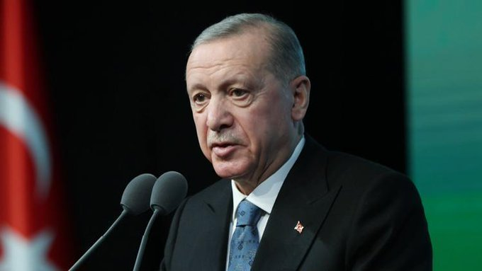 Cumhurbaşkanı Recep Tayyip Erdoğan'ın başkanlık ettiği AK Parti Merkez Yürütme Kurulu (MYK) toplantısı başladı.

hurriyet.com.tr/gundem/ak-part…