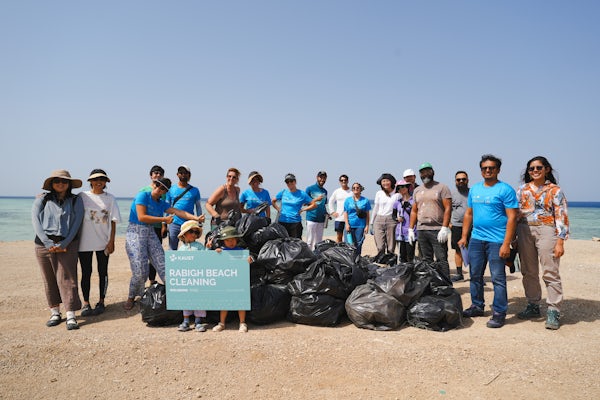 #KAUST community gathered for #EarthDay and Wellbeing Week to clean up 372Kg of beach waste in Rabigh using @averda sustainable waste management service. It is an act of appreciation for allowing community members to access Rabigh’s beautiful shoreline. #SocialResponsibility