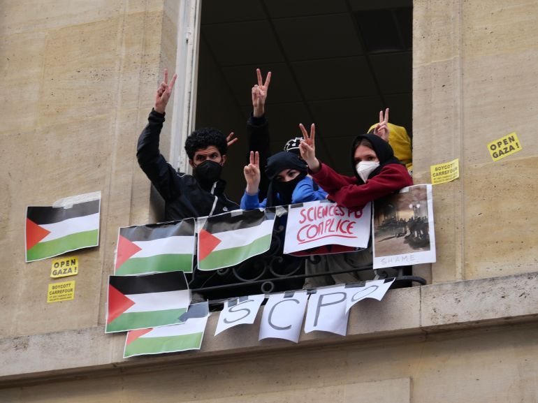 anealla's tweet photo. France sends in riot police and cuts funding to try and silence students at 'sacred' universities (Sciences Po, Sorbonne) who are protesting over Gaza.

@MahyouSania reports for @AJEnglish from Paris

https://t.co/sGKvyU9e1x https://t.co/qI6Kcd87rB