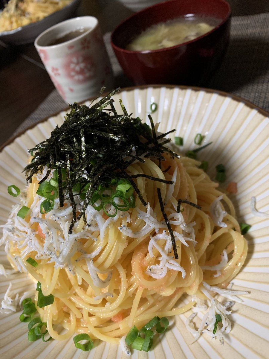 Good evening friends.

It was so busy day so l  made easy dinner tonight.

I wonder what’s my son having dinner tonight ?

I always worry about his meals.

Today’s dinner 
“Mentaiko and Shirasu spaghetti” and 
“Mushrooms soup”.

#japanesefood
#japanesehomecooking