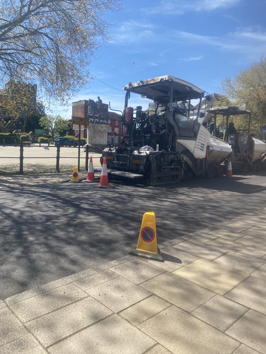 Genuine question: Why has the road surface on the high street been dug up and relayed having only just been resurfaced? @hantshighways