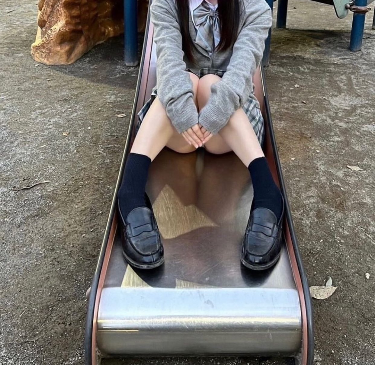 滑り台　パンチラ パンチラ君 в X: „#パンチラ #滑り台 #公園 #制服 https://t.co/3H94il7xkk“ / X