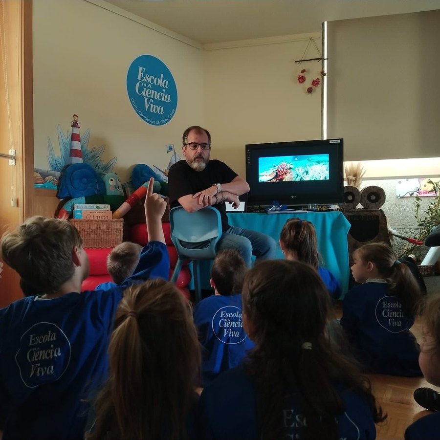 eurosyng's tweet photo. Our team member @Mr_Pipefish  (@CIBIO_InBIO) visited @CCVVILADOCONDE in Vila do Conde 🇵🇹 to talk about #seahorses #pipefish and #seadragons to a very young audiencie. https://t.co/78Q3byShzs