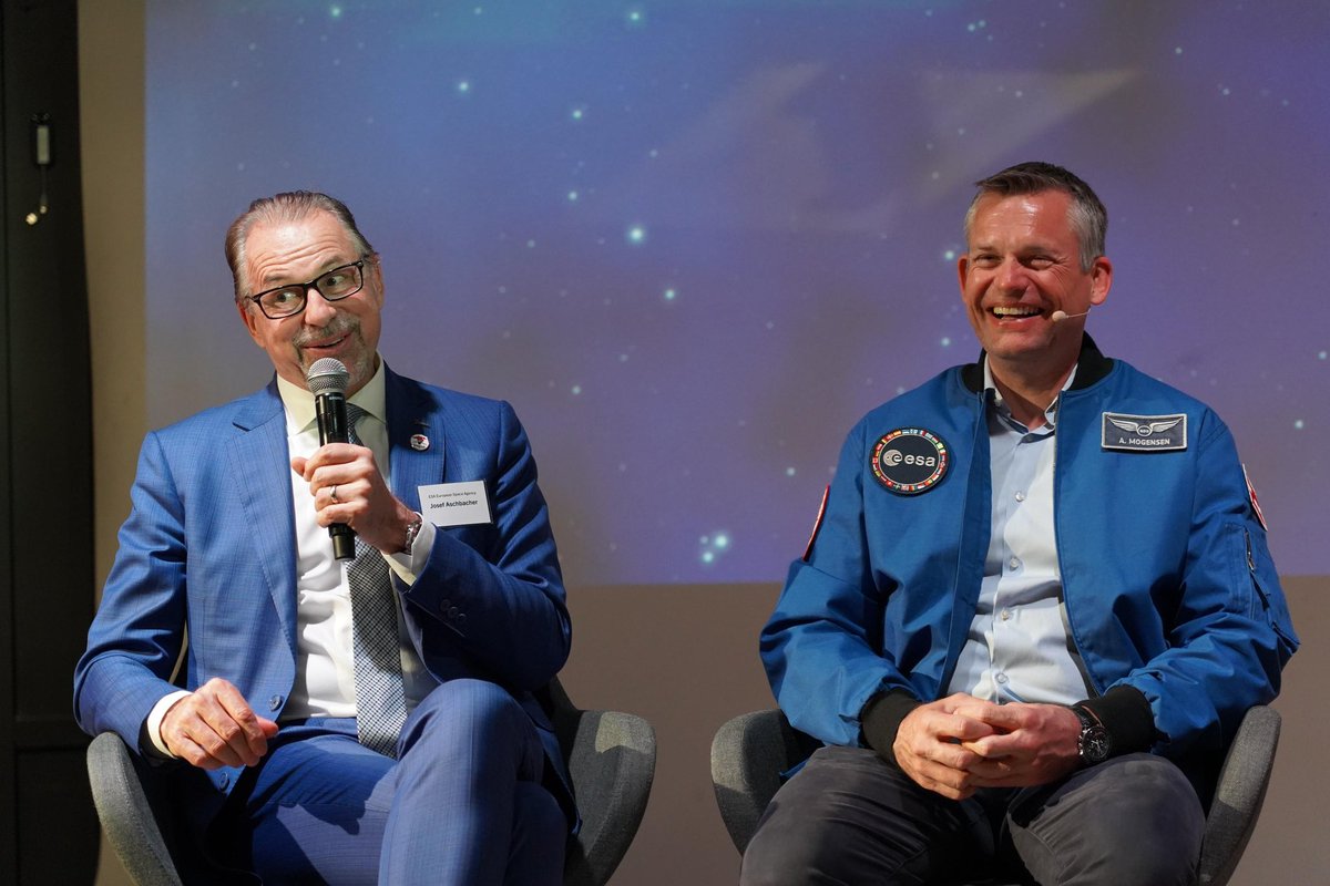 Thank you for coming @AschbacherJosef, it is always a pleasure to meet in person as the picture clearly shows 😁 Last time we spoke was at the Space Summit in November when I was on the Space Station, where we talked about the future of European spaceflight. I look forward to