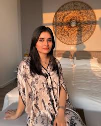 Elsa_Ch_is_here's tweet photo. Aroob jatoi Wife Of #duckybhai ..
Pichle Kuch dino se Inki Koi Video Viral Ho rahi hai Jo ke kisi ne fakeDeepAi se Banai hai Inki reputation ko destroy karne ke Lie.Ap Bhi kindly is baat par yakeen na karien ke wo real hai .. Is Post ko repost karo take sabko pata chal jaye https://t.co/n31pKcPEwP