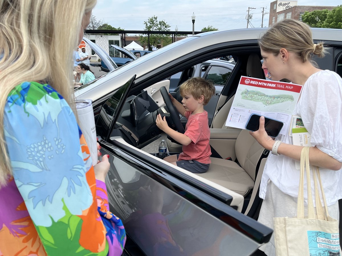 EV owners fromEV owners from this past weekend's electric vehicle showcase in Birmingham indicated they have driven more than 1 MILLION electric miles in their EVs! ⚡ We had an outstanding turnout at The Market at Pepper Place for our #DriveElectricAlabama showcase. 🚙