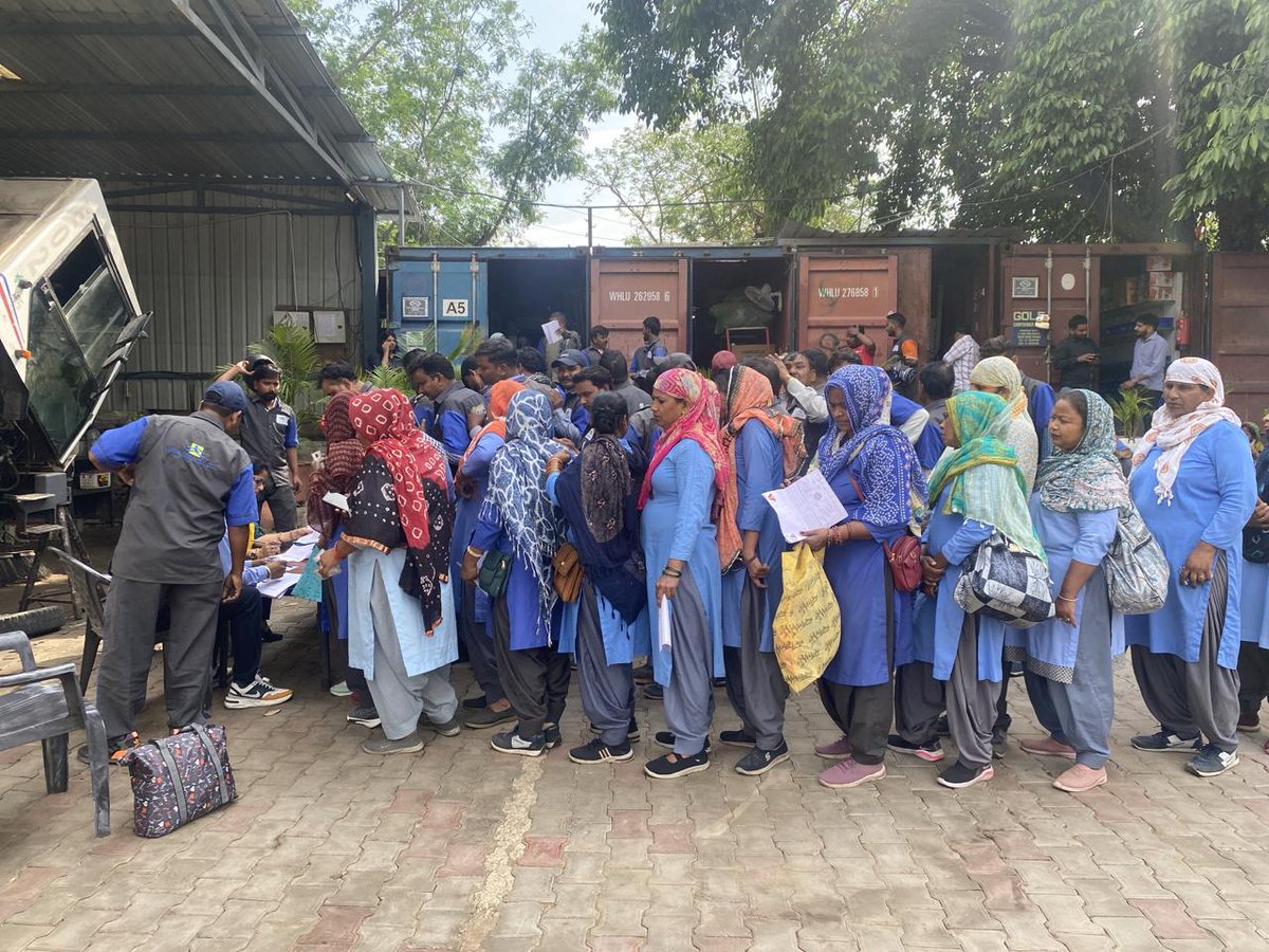 LSL's IEC team, led by Mr. Hitesh Sharma, organized a two-day capacity-building training at the Chandigarh workshop. Supervisors and the Cleaning Crew were the main focus. On the second day, Ms. Sindhu, the Senior Manager, led a session on the Ayushman Bharat Yojana.