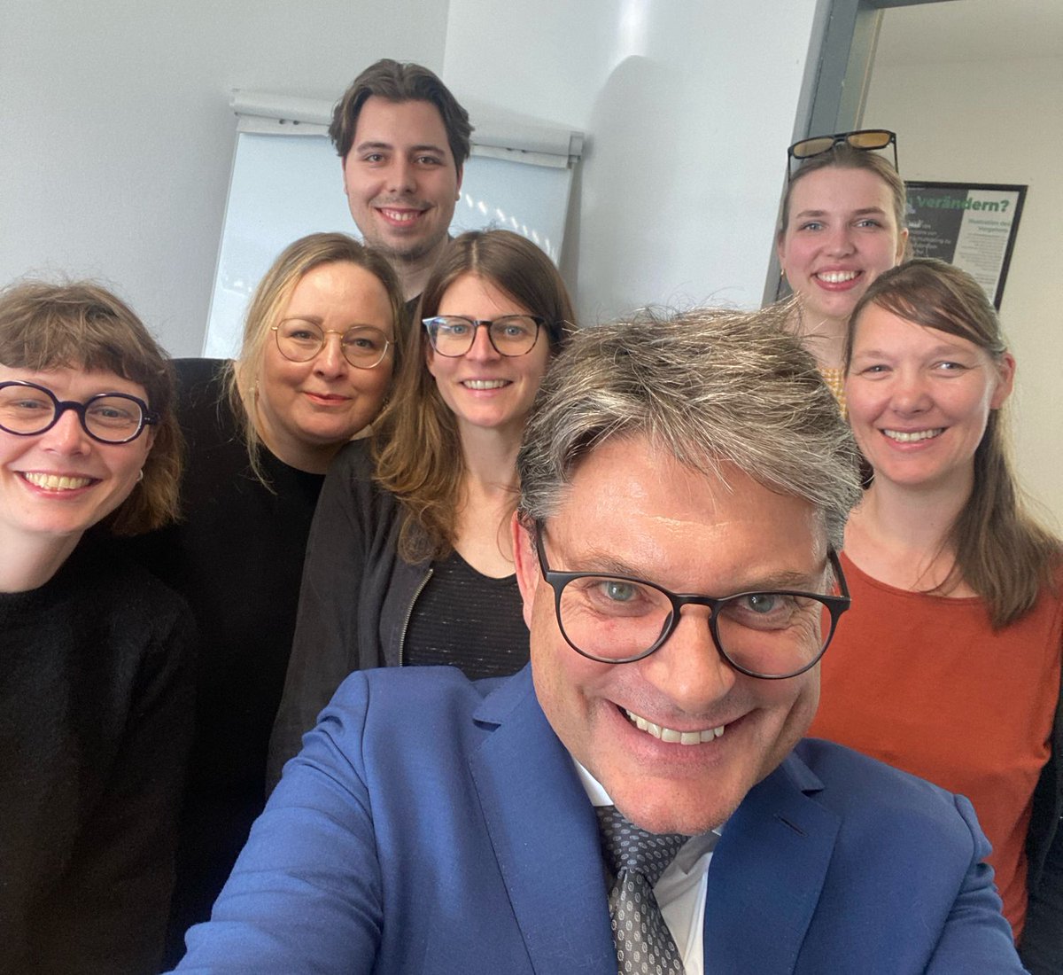#FAUvisit: I am on tour again. I visited #FAUprof @NinaBremm, an expert in educational pedagogy. I was particularly impressed by her national and international networking and the team spirit in her group. I'm quite excited and very grateful for the hospitality. #FAUrocks @UniFAU