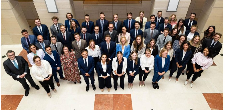 My heartfelt thanks to the trainees of the last graduating class of Belgian diplomats for naming their class after her. A tribute that touched me more than I can say May her legacy be an inspiration in our current dark times! @BelgiumMFA @RaoulDelcorde 4/8 diplomatie.belgium.be/fr/politique/t…