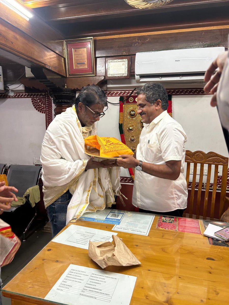 Duniya Vijay & his Friends Visited Kollurmookambika Temple today. 

#Kannada #popcornkannada