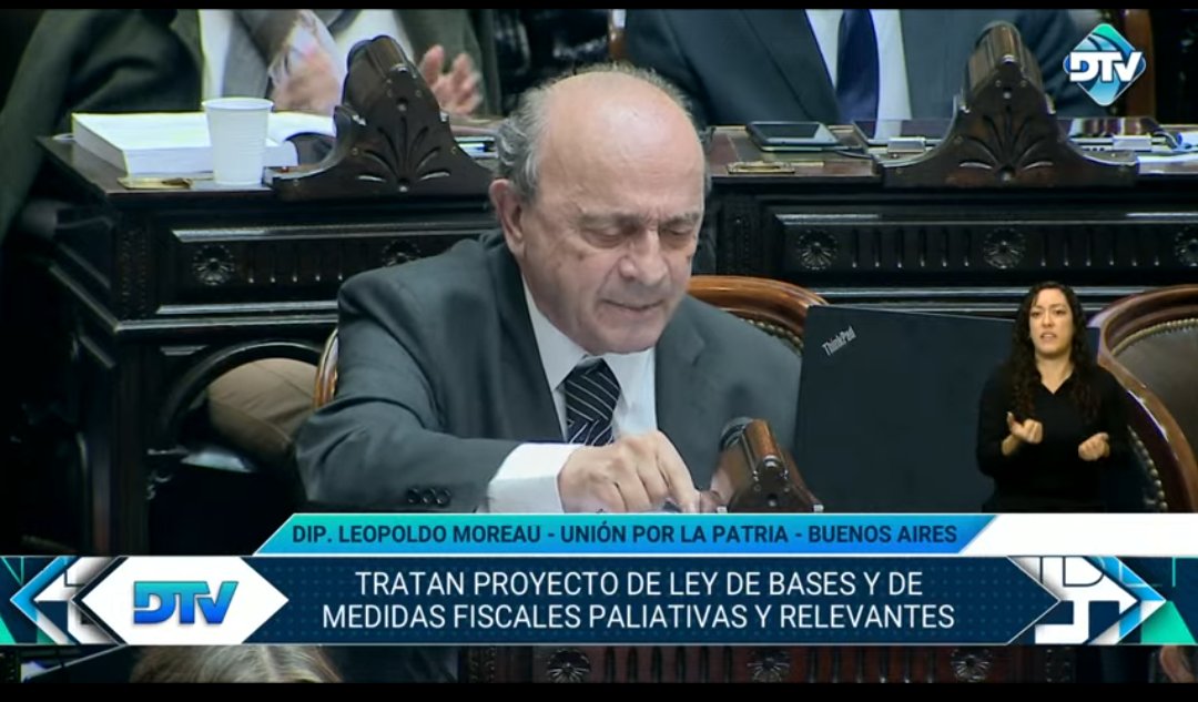 'Ahórrense la invitación y los canapés del 25 de Mayo. Nosotros vamos a estar en otro lado. Con la gente'.
Cierra así Leopoldo Moreau (UP).
#LeyBases 
#PactodeMayo