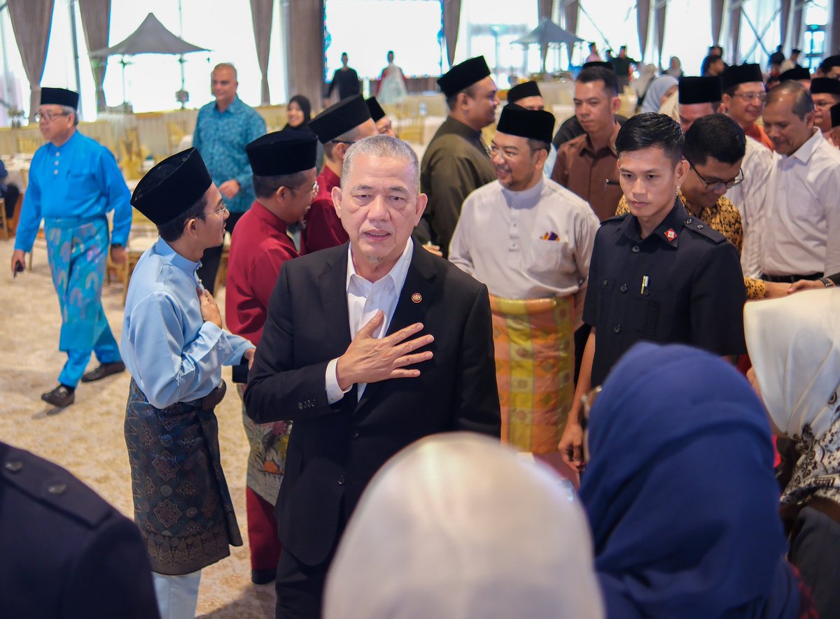 Cyberjaya | 30 April 2024 | Selasa

Menghadiri Majlis Sambutan Aidilfitri Suruhanjaya Perkhidmatan Air Negara di Cyber Event Hall, Jalan Teknokrat, Cyberjaya hari ini tadi. 

Turut menyampaikan sumbangan kepada anak-anak yatim dan asnaf daripada Pertubuhan Kebajikan & Bimbingan