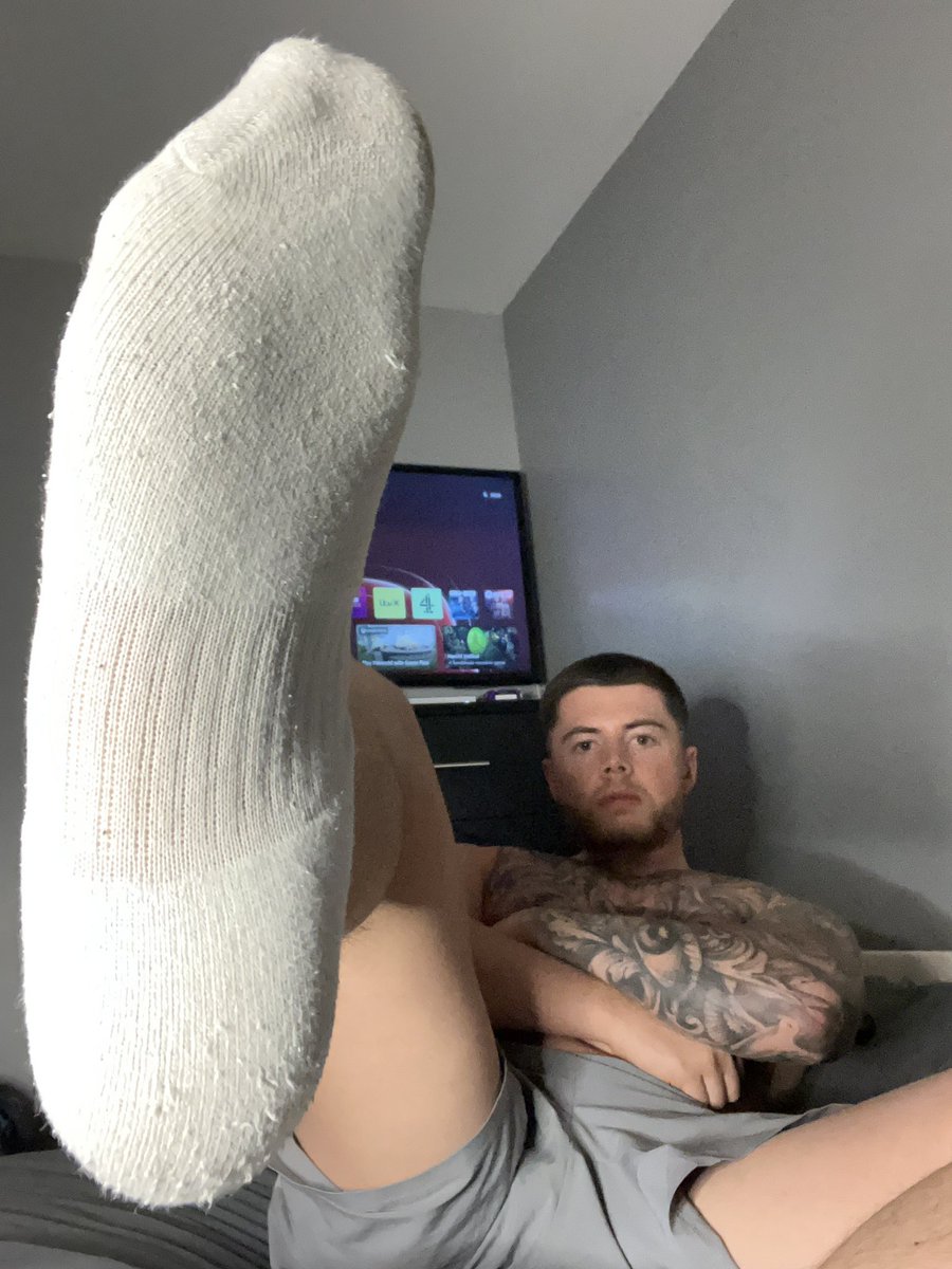 Who wants to sniff these, who is going to take dibs first, pay the price and have them posted to there door… #cashmaster #findom #socks #feet