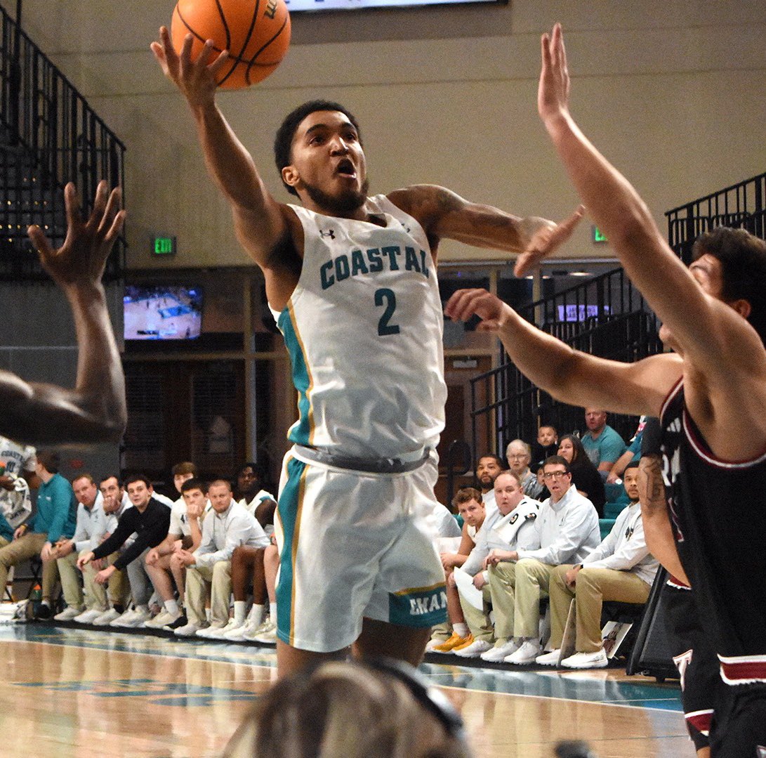 Coastal Carolina guard Brayon Freeman will enter the transfer portal, he tells @ThePortalReport. The 6’2” junior averaged double-digit scoring numbers in both 21-22 and 22-23 at GW and Rhode Island.