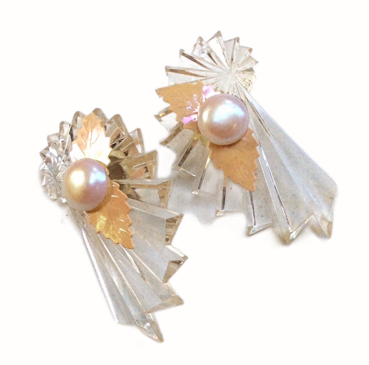 CA$35.00
Vintage #carvedlucite #artdeco #iridescentleaf #pink #earringsforsale #prom 
CrowVanity Jewelry #etsy #etsycanada #etsyaccessories #etsyvintage #etsyjewelry #jewelryforsale #mothersdaygift #gothaesthetic #wardrobestylist etsy.com/ca/listing/172…