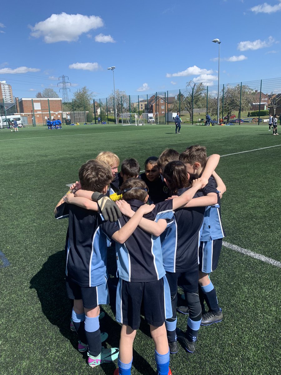 Our Year 5 football team went and participated in the Watford Premier League Primary Stars tournament today! Great team performances resulted in them receiving the teamwork and connected award, as well as finishing second in the whole tournament! Well done all! @SRAPrimary