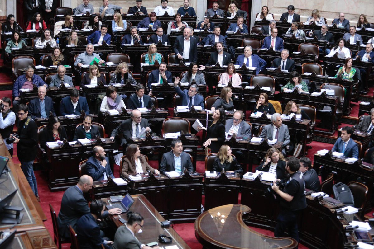 Quienes defendemos los derechos del pueblo rechazamos estos proyectos y exigimos el tratamiento DNU 70 para anular su vigencia. El miércoles 1 de mayo nos vemos en las calles para dar otra gran demostración de conciencia popular contra este modelo de hambre y miseria planificada