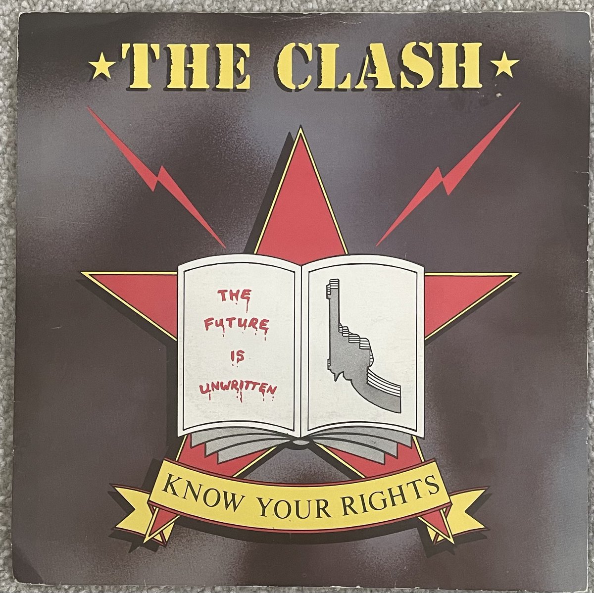 'You have the right to free speech As long as you're not dumb enough to actually try it' ✊🏻🖤 #TheClash #KnowYourRights @NewWaveAndPunk @phatalstu @Schnitzel63 @FatOldAnarchist Live ⬇️ youtu.be/qxl3PRmaXUU?si…