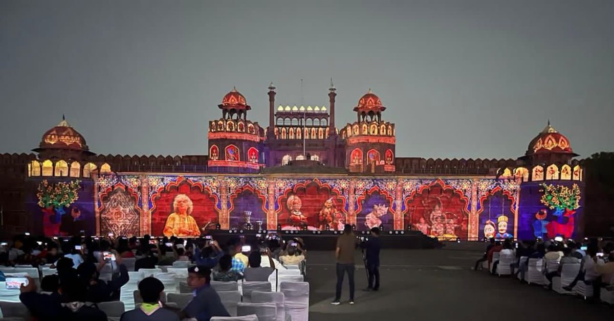 smritischandel's tweet photo. Exactly a year back we pulled off with perfection and panache what is perhaps the largest projection mapping project in the world 
- 13 locations 
- 130 projectors 
- 150’million pixels of content and a team of 1000 crazies !!! 

#MannKiKBaat 100 Episode 😊 https://t.co/ORDrhZbDOY