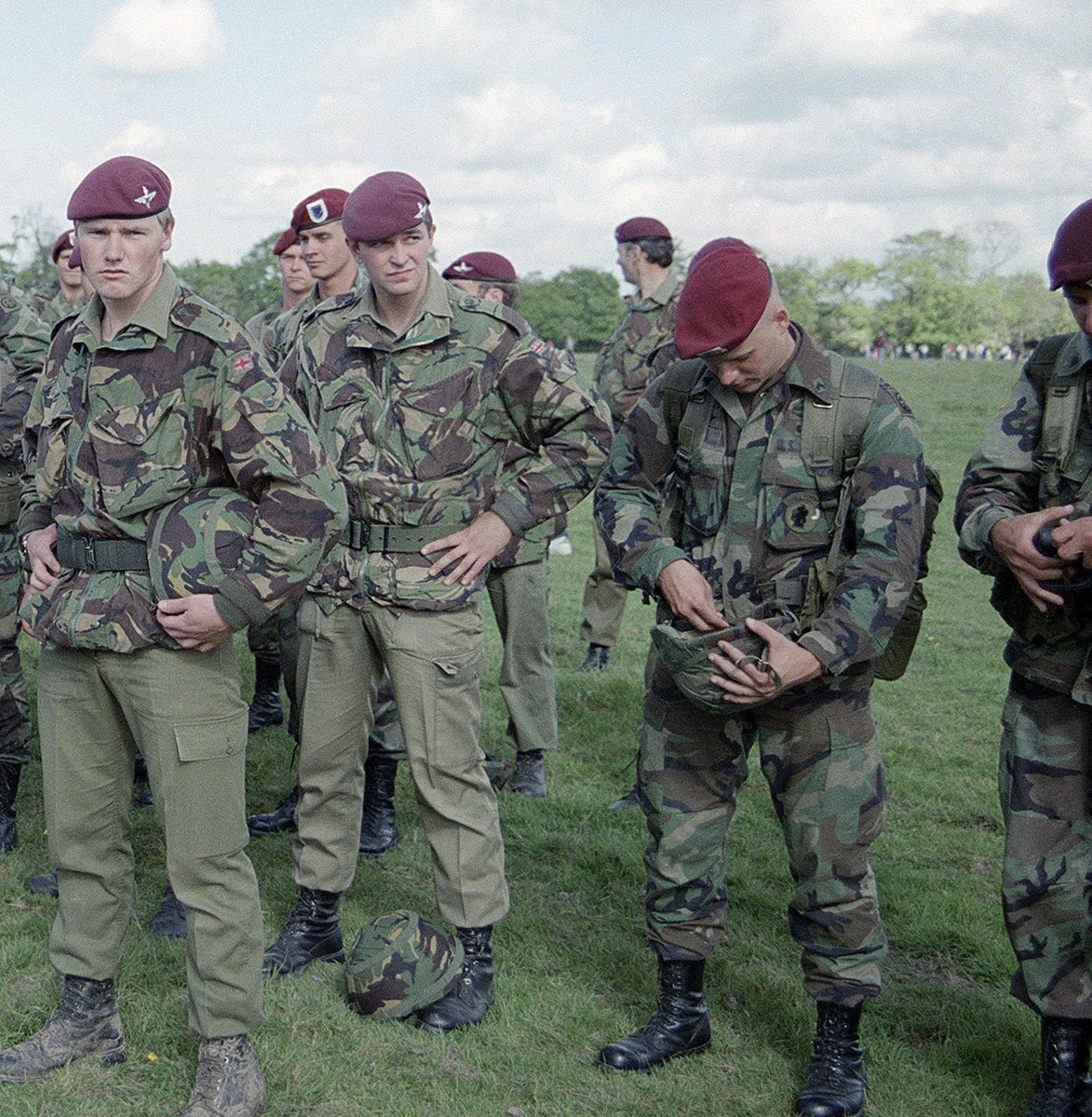 A young Cpl Pendry with members of the #82ndAirborne waiting to jump into Normandy for the #DDay 40th anniversary (1984). I’m going back again for the 80th! Check out the link: bit.ly/3SJuLL4. #paratrooper ⁦@TheParachuteReg⁩ ⁦@82ndABNDiv⁩ ⁦@SSAFA⁩