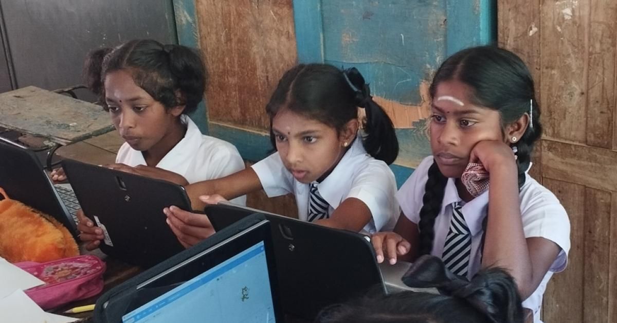 In #SriLanka: How a UNESCO laureate is empowering girls through ICT ✏️ buff.ly/3JCIYnW via @unesco “The programme is increasing girls’ and women’s participation in the country’s booming tech sector through training in coding and other essential ICT skills.”