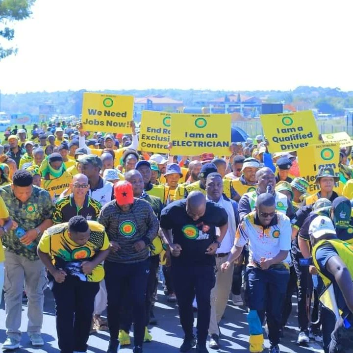 ANCYL handed over memorandum of demands & CV's to SASOL and President Collen Malatji called for deracialisation of the Private sector and a system to hold them accountable as they operate in a public space meant for the public to benefit. 

#ANCYLatWork  #VoteANC2024