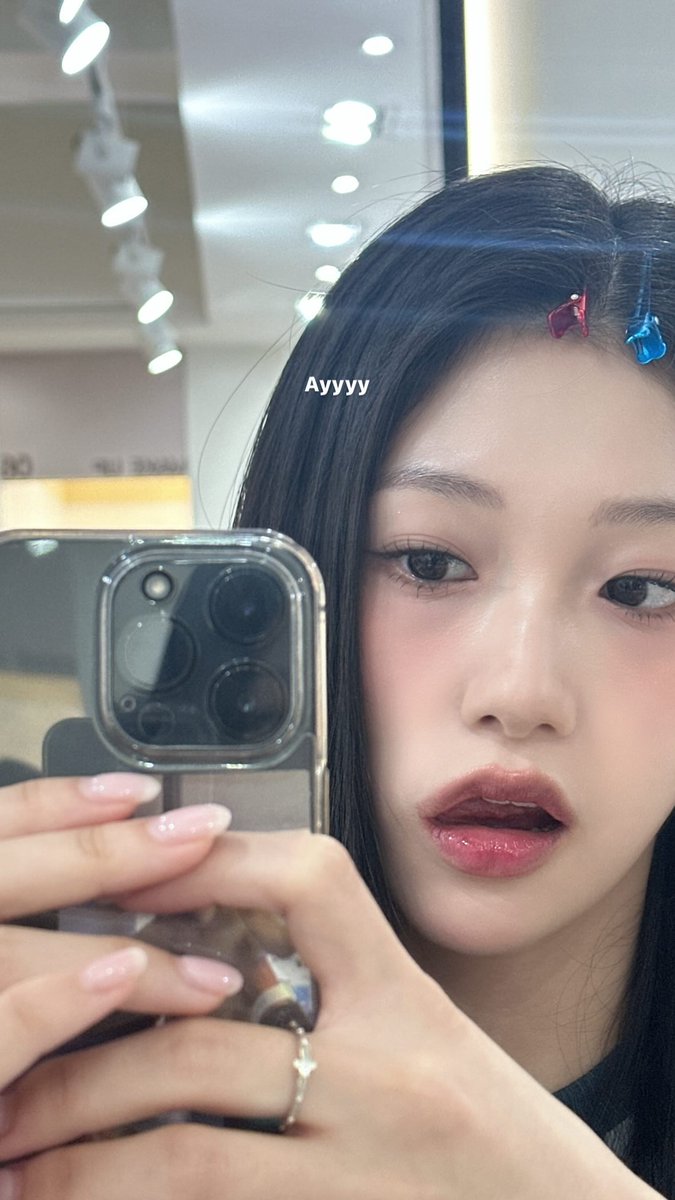 [🐼 im_theyeon] -Instagram Story Update-

Ayyyy

#이서연 #LeeSeoyeon
#fromis_9 #프로미스나인
@realfromis_9