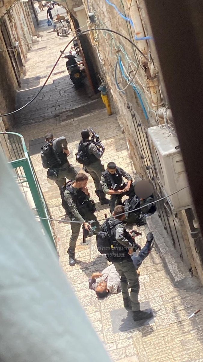 Israeli border police MURDER Turkish citizen at one of the entrances of Al Aqsa Mosque, claiming he intended to carry out a stabbing attack!