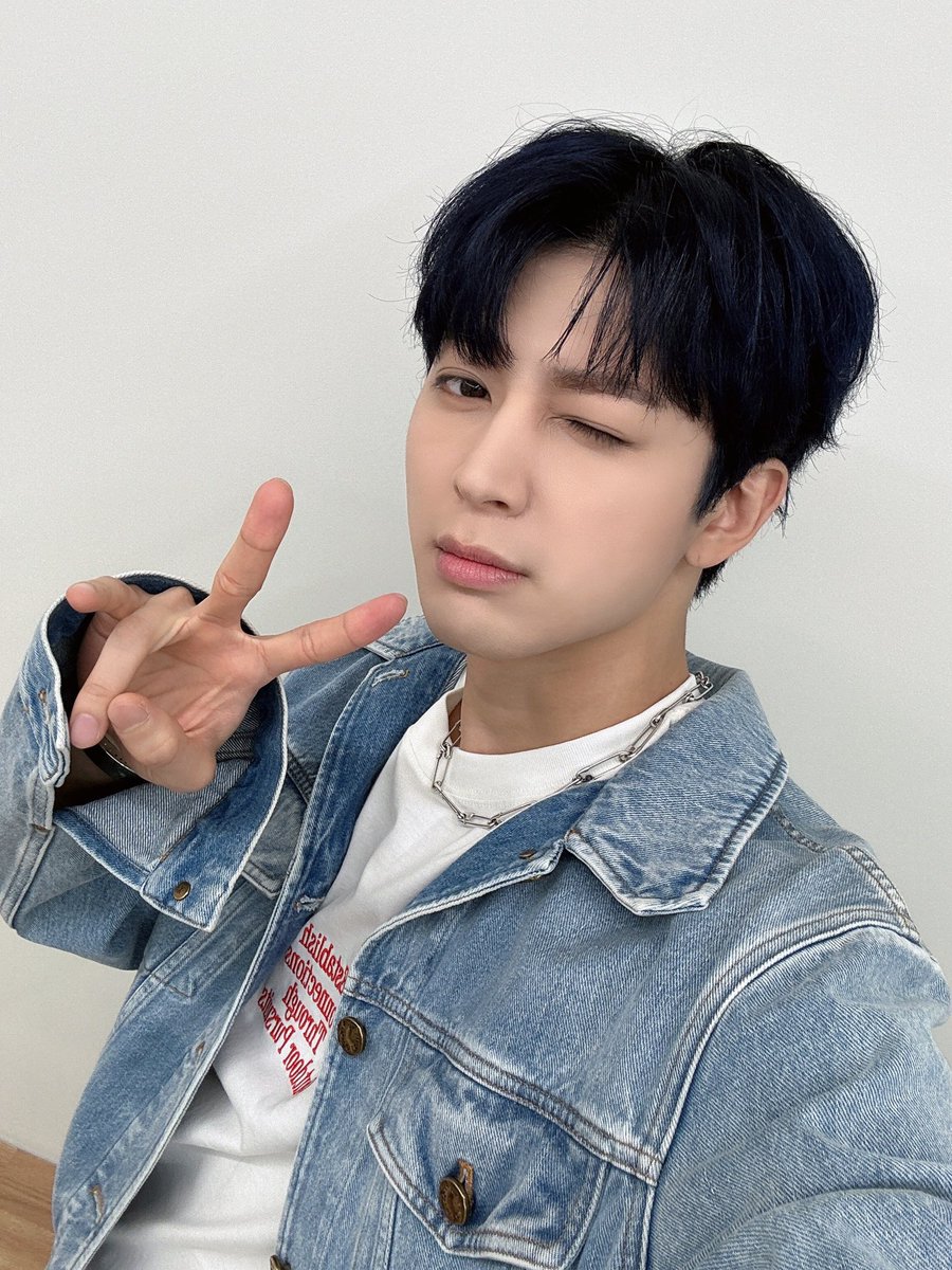 iKON GLOBAL iKONIC tweet media
