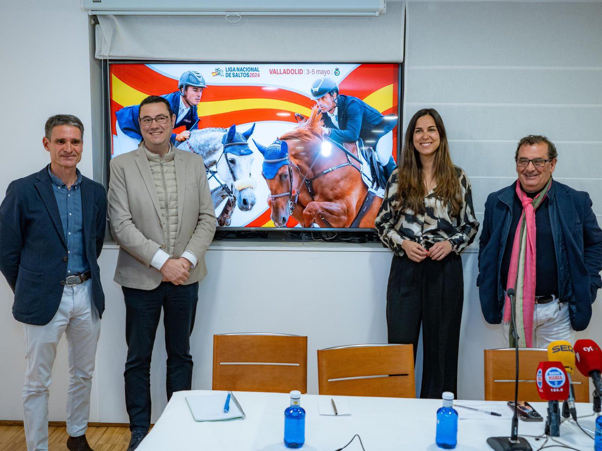 🐴 La Real Sociedad Hípica de Valladolid acoge este fin de semana la Liga Nacional de Saltos de la @rfhe_. ➡️ El diputado @javiglezvega y la concejal @Ohara911 presentan el Concurso de Saltos Nacional 5 estrellas. 🐎 La competición más importante a nivel nacional y que contará