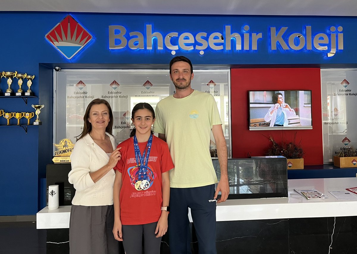 Ortaokul öğrencimiz Selin Ece İncesu, U12 Uluslararası Çocuk Kupası Kadın Flöre 1.si oldu. Öğrencimizi tebrik ederiz.