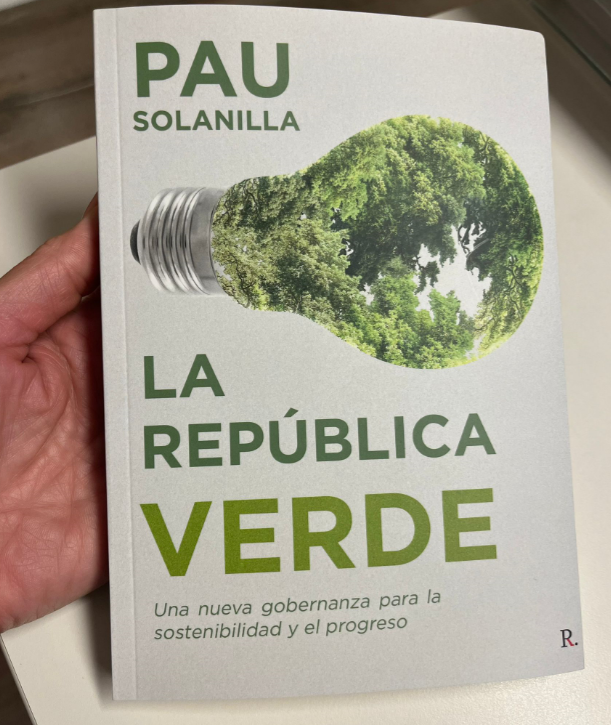 📗 El amigo @PauSolanilla me ha hecho llegar un ejemplar de su último libro, que #recomiendo 👉La república verde: Una nueva gobernanza para la sostenibilidad y el progreso bit.ly/3UDsuSL Gràcies!