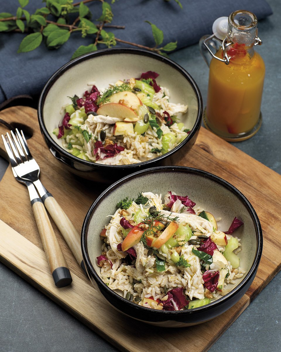It's (kinda) getting warmer so salads for lunch are on the menu! @cuflvio has your sorted with two gorgeous recipes in this week's magazine that are filling and delicous! Try the three bean taco salad or brown rice & chicken salad with mango dressing.