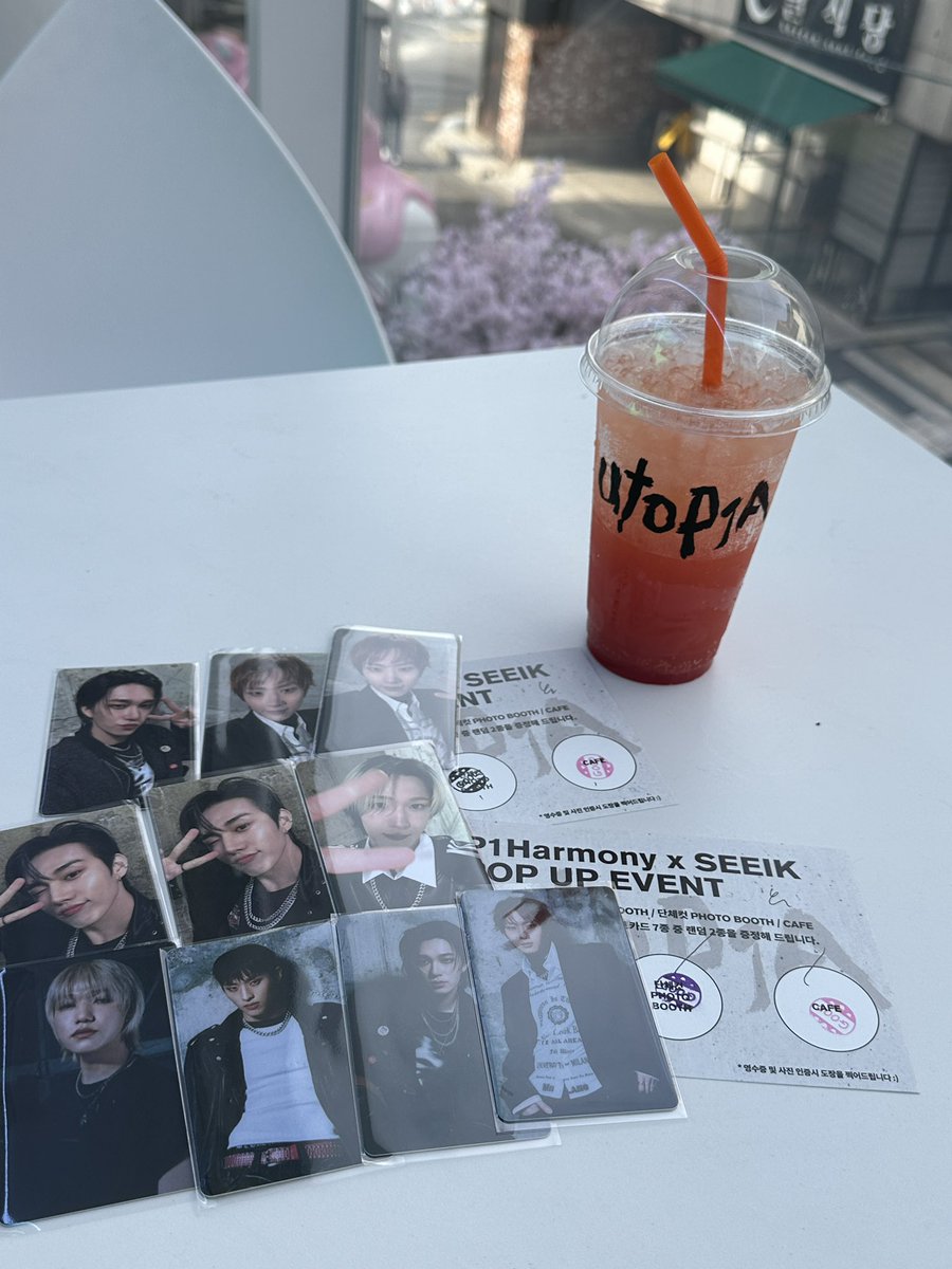 dearmytak0831's tweet photo. 아이돌 체험하는 느낌 웃기네
포카 즁심탁 나왔어😍
#피원하모니 #P1HARMONY #UTOP1A #씨잌 #CELETRIP @celetrip @seeik_studio @cafe_seeik https://t.co/oAs9O5nwd0