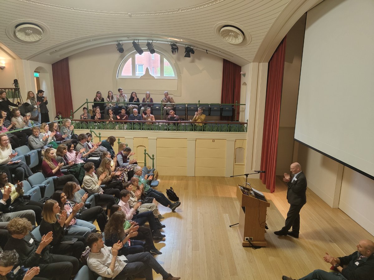 Exciting insights emerged at the Wellcome-funded LEAP conference hosted by @oxfutureoffood. From land restoration to frog meat sustainability, experts explored link between food, environment, & people. 🌱🐸🍽️ #FutureofFood Read more: oxfordmartin.ox.ac.uk/news/last-leap…