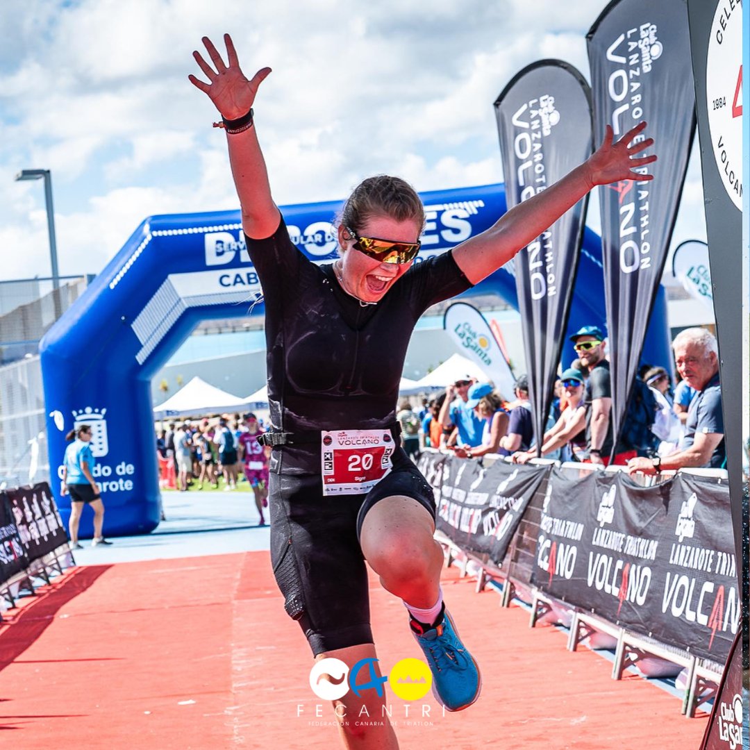 Hacerlo con una sonrisa, es disfrutarlo el TRI-ple 🏊‍♀️🏃‍♀️🚴😍 📸 VOLCANO TRIATHLON 24 #volcanotriathlon24 #volcanotriatlón24 #fecantri #fetri #clublasanta #somostriatlón #triatlóncanario #triatletas #dgd #GobiernodeCanarias