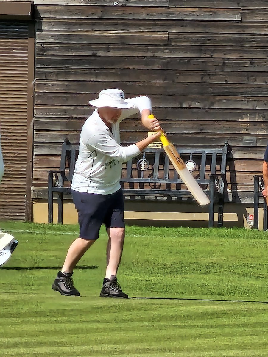 It's the big moment as the farmers face off against the vets in a charity cricket match! Make sure you tune in to @channel5_tv tonight at 8pm to watch the big moment on @theyorkshirevet 🏏 Watch a teaser: facebook.com/CannonHallFarm…