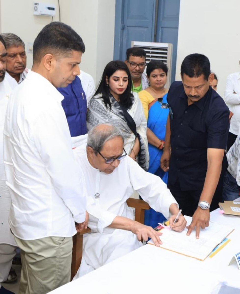 Odisha CM @Naveen_Odisha files his nomination papers from Hinjili Assembly constituency. Odisha will see simultaneous Assembly polls alongside Lok Sabha. If Mr Patnaik wins, he will surpass former Sikkim CM Pawan Chamling’s record as longest serving chief minister of India.